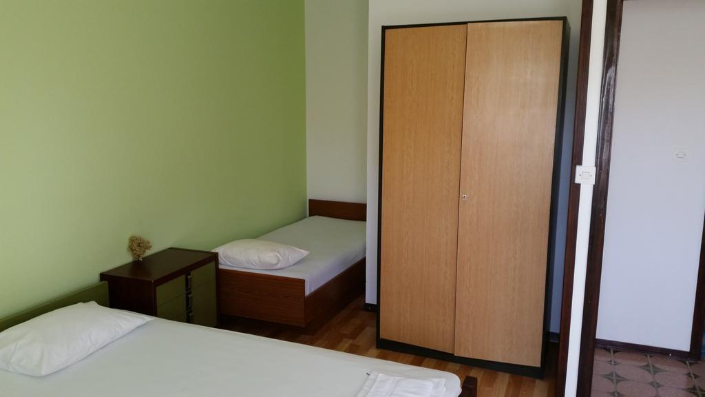 Apartments And Rooms Mirjana Bibinje Kamer foto
